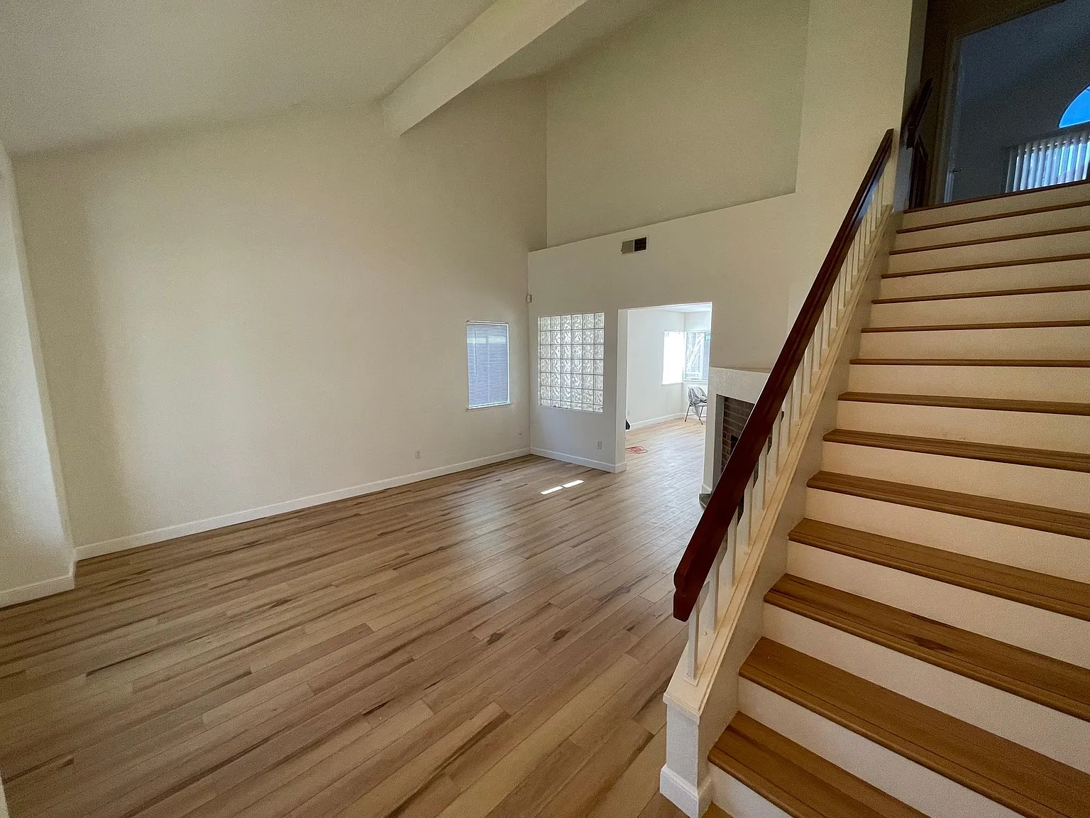 2735 Golden Springs Dr — Photo 3