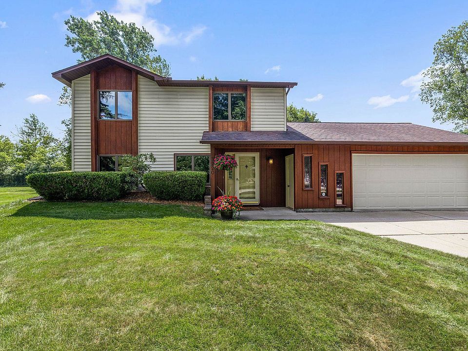 1st image of 3220 Fuller Dr