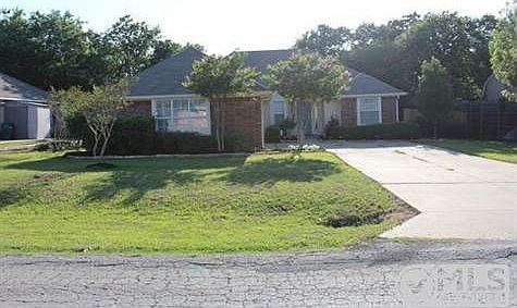 1st image of 521 Oak Lk