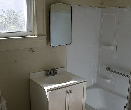 Apt 1 Bathroom