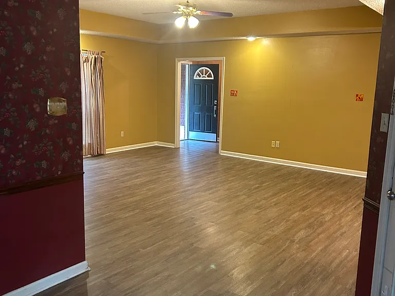 2305 Coraltree Dr — Photo 4