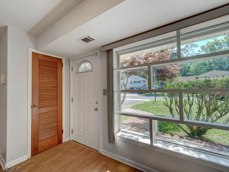 17 Brook Pl — Photo 4