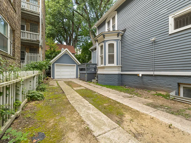 1906 Orrington Ave — Photo 39