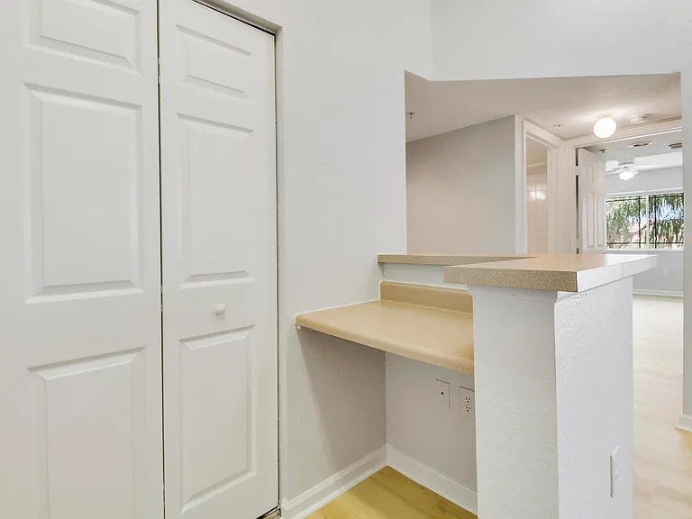 121 SW Palm Dr #306 — Photo 30