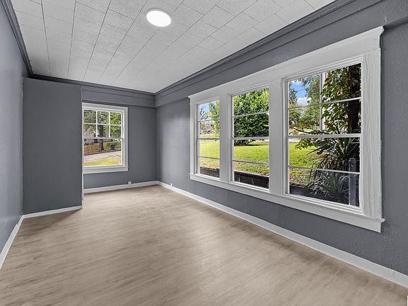 5th image of 963 3rd St W