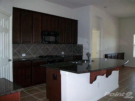 4th image of 837 Greenwood Dr