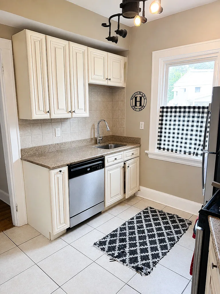 3 bed, 2000 sqft, $3,300 — Photo 4