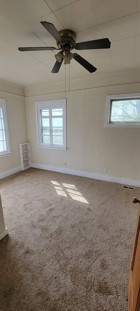 Great 3 bed home with garage — Photo 4