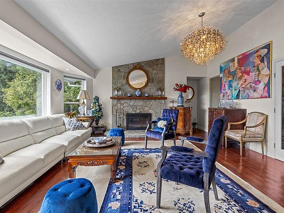 4th image of 5301 Sooke Rd