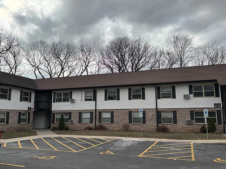 Hershey Manor Apartments — Photo 5