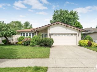 9220 Moody Ave, Oak Lawn, IL 60453