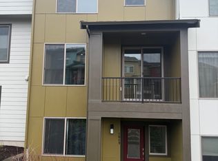 1049 SW 99th Pl, Seattle, WA 98106