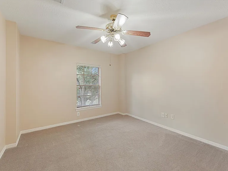 22910 Fairleaf Cir — Photo 16