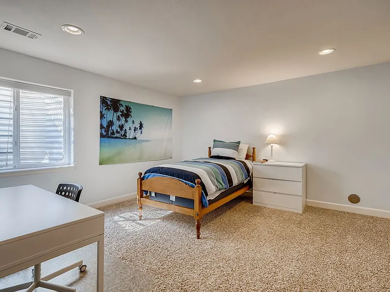 1020 Ulster St — Photo 12