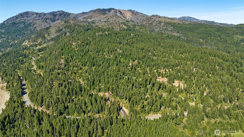 3rd image of 40 Newport Creek Loop
