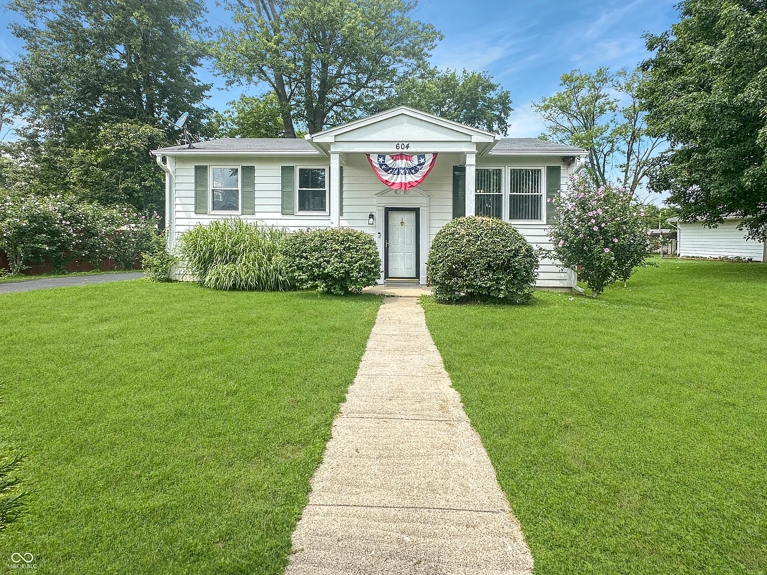 604 Robinson St photo 1