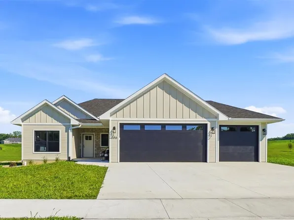 206 Westwood Cir, Kalona, IA 52247