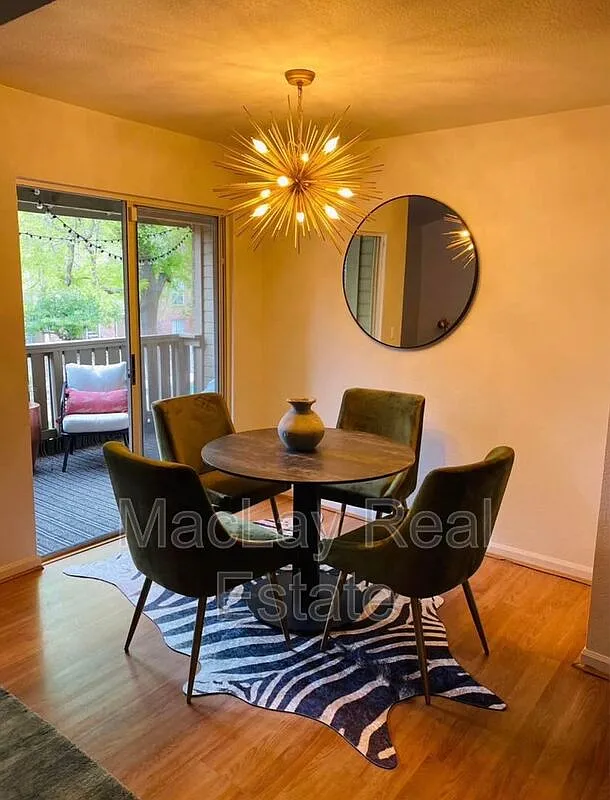 2 bed, 2.0 bath, 941 sqft, $1,800 — Photo 3