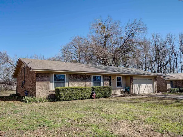 904 Japonica Dr, Wake Village, TX 75501