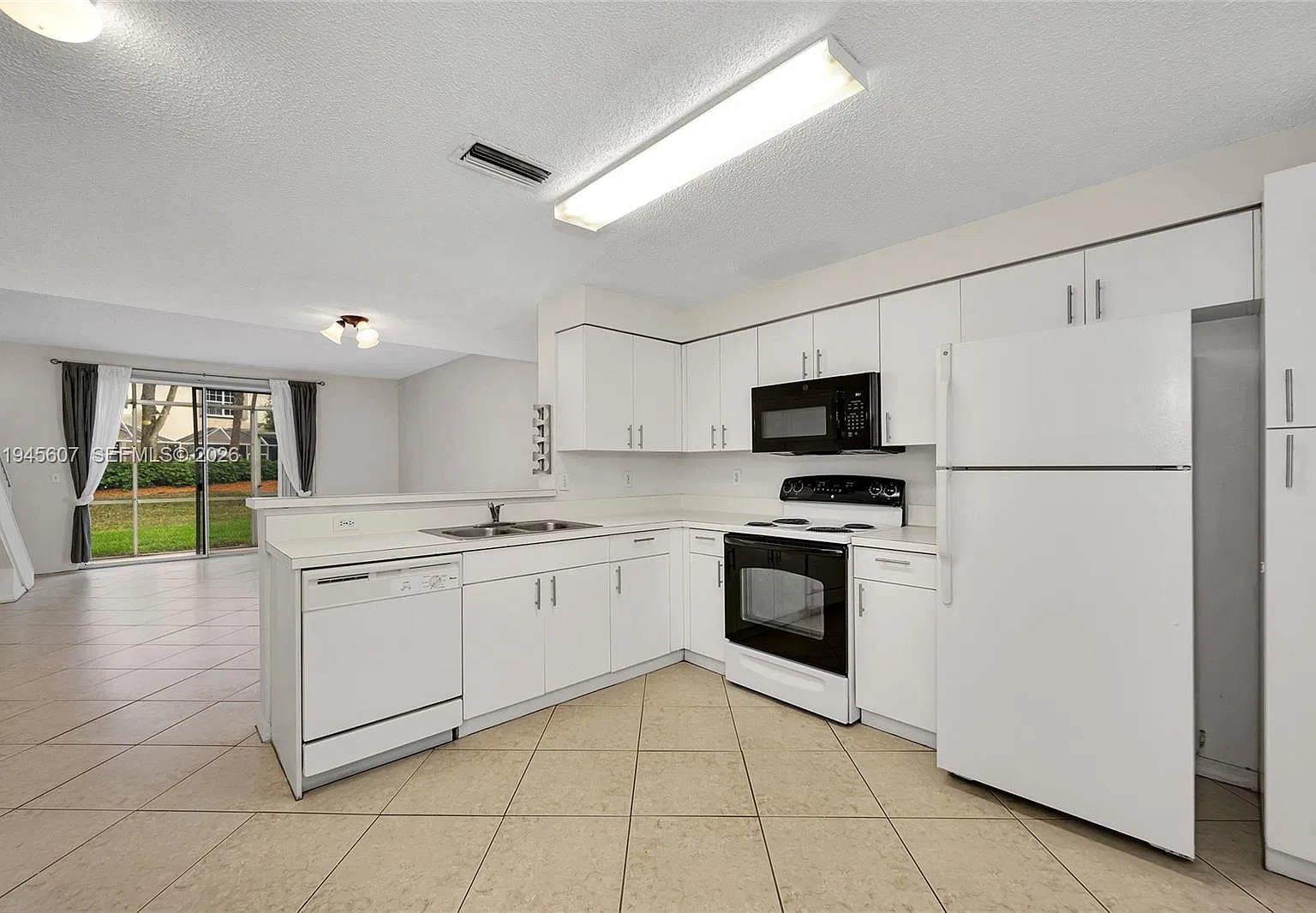 2 bed, 1131 sqft, $2,800 — Photo 3