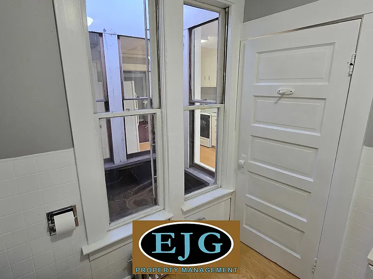 18 E Broadway #1 — Photo 6