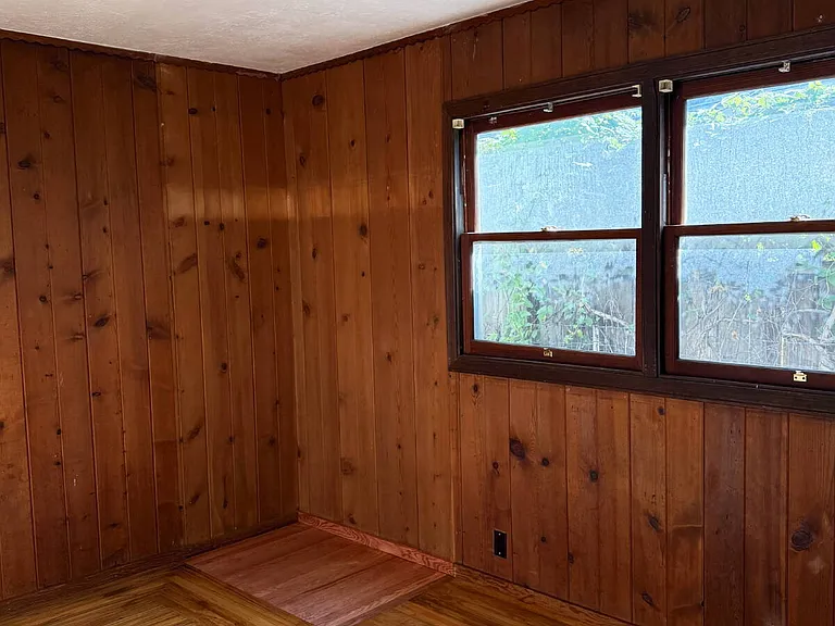 887 Lorna Dr — Photo 9