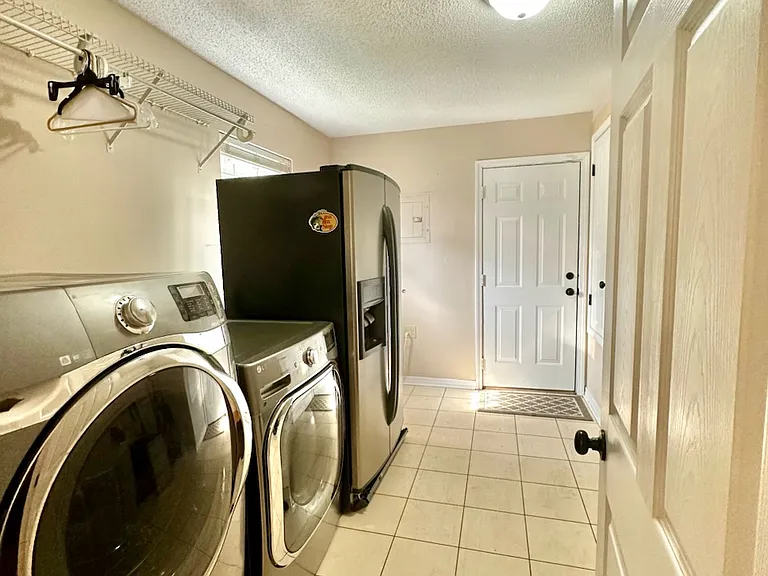 4025 Lauren Ct — Photo 15