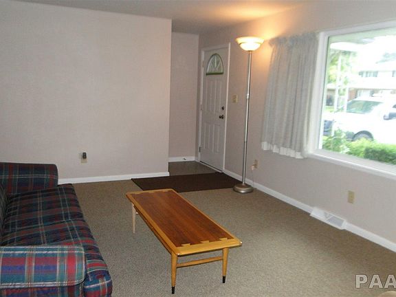4th image of 420 N Carole Ave