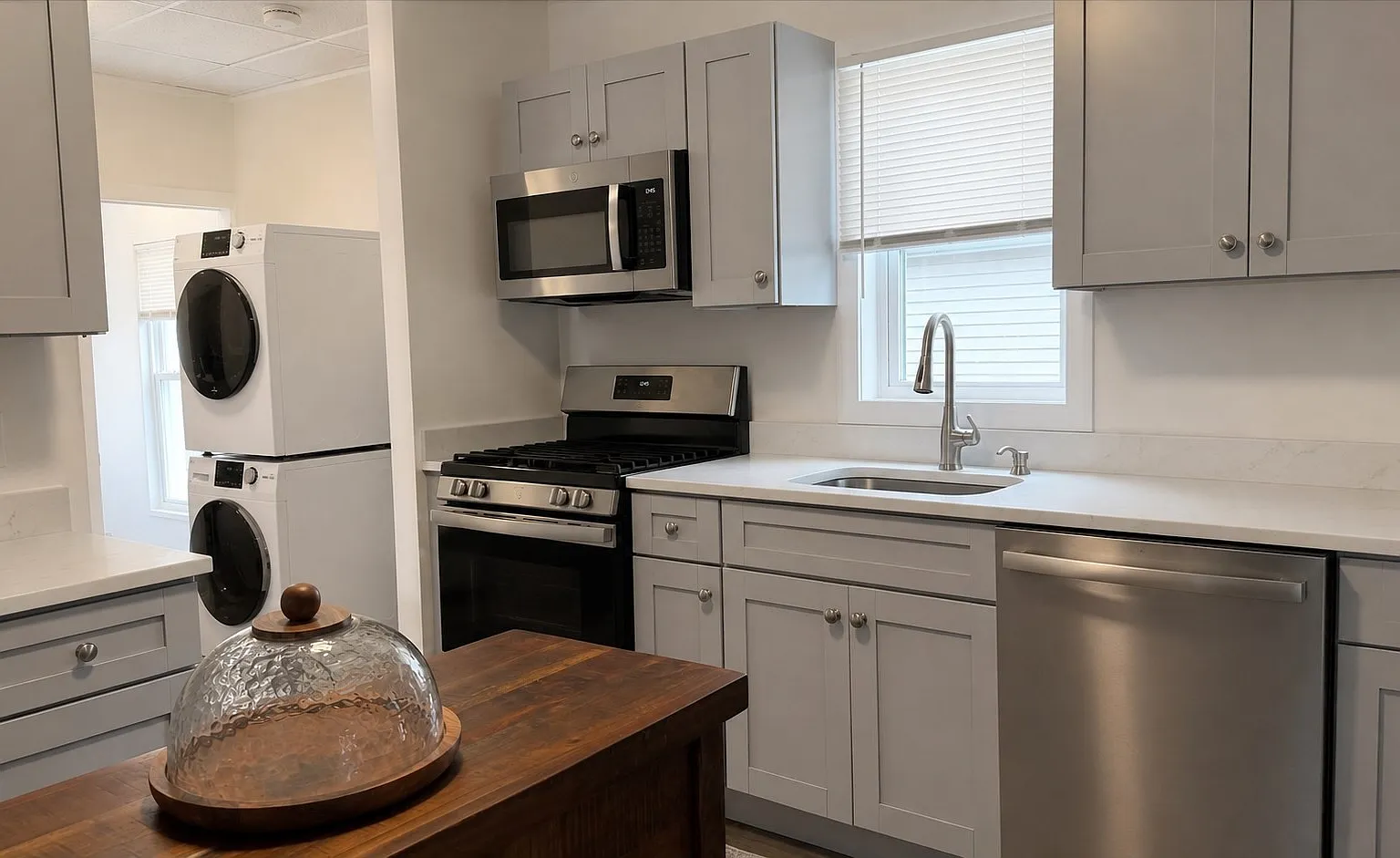 2 bed, 1.0 bath, 900 sqft, $2,850 — Photo 3