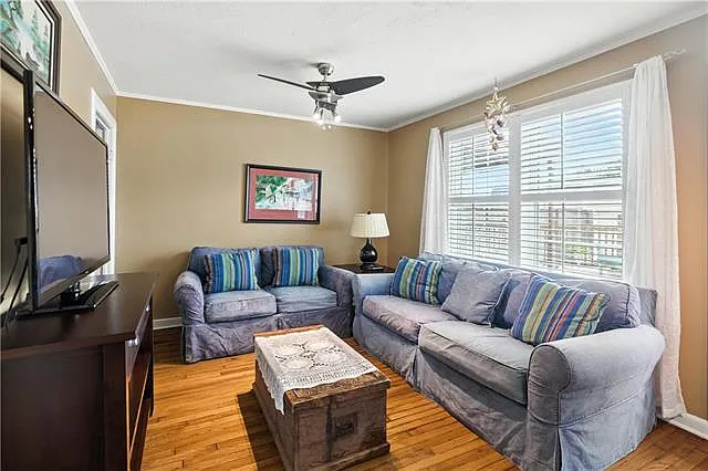 2 bed, 1.0 bath, 1500 sqft, $2,500 — Photo 3