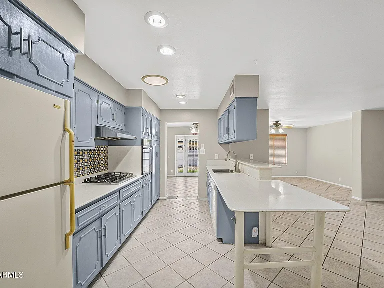 1137 E Bishop Dr — Photo 4