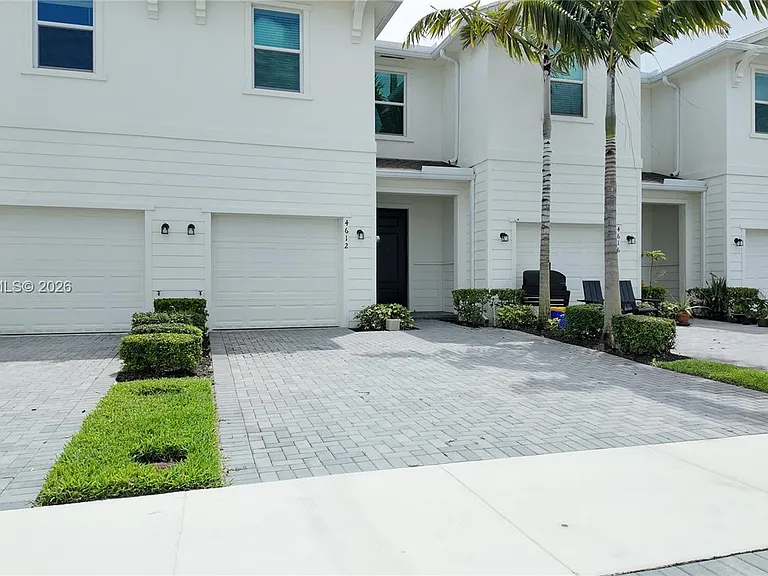 4612 Hollister Ave — Photo 23