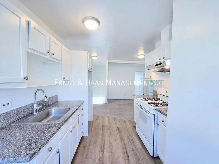 546 Lime Ave — Photo 9