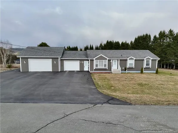 8 Kennebec St, Perth Andover, NB E7H 2J4