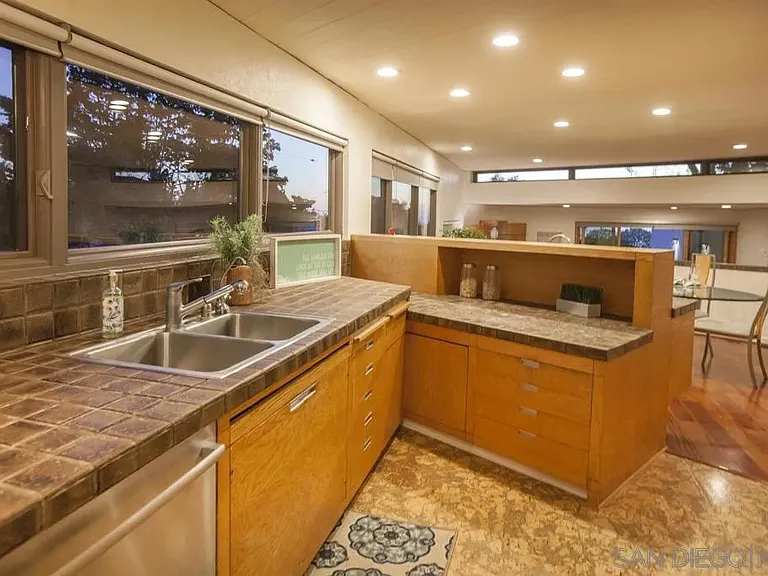 678 Orchid Ln — Photo 5