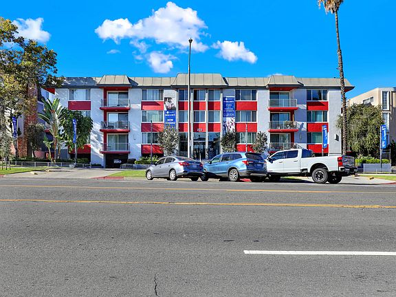 3rd image of 233 S La Fayette Park Pl #207