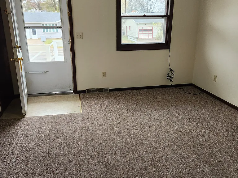 910 Redwood St E #1 — Photo 8