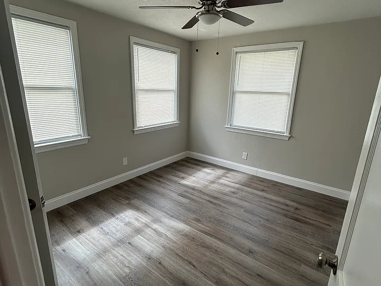 638 Gardenia Ln — Photo 11