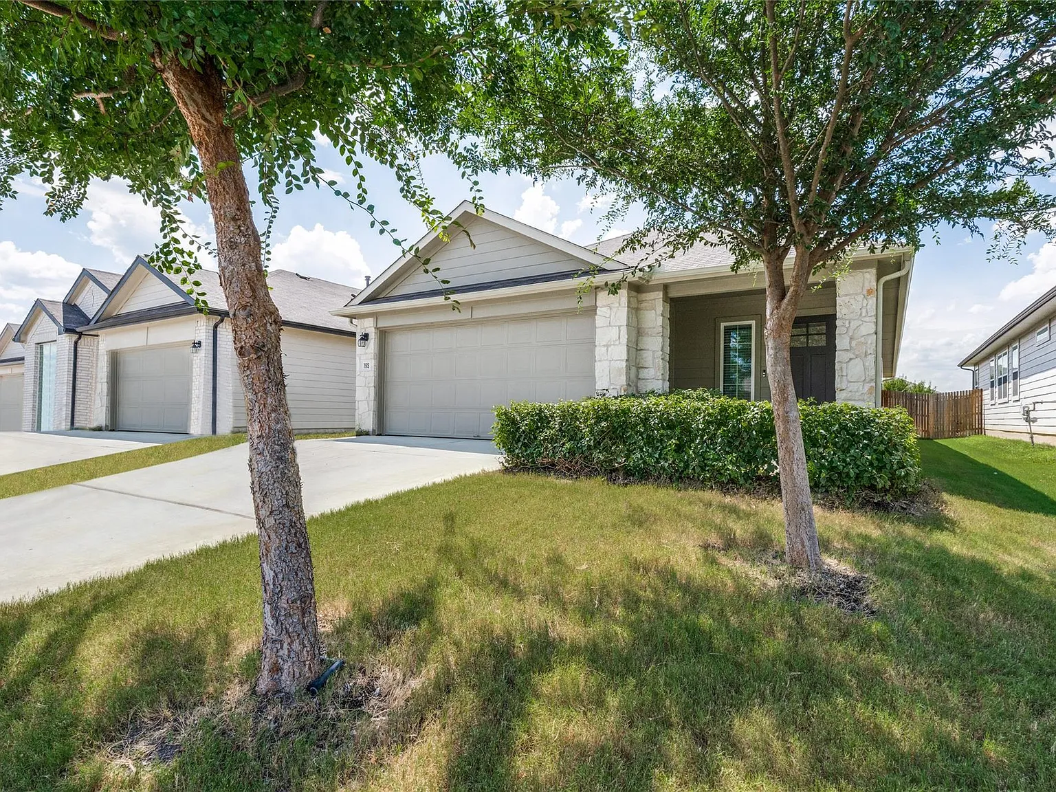 3 bed, 2.0 bath, 1521 sqft, $1,900 — Photo 2
