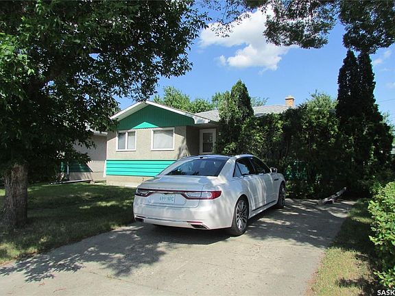 3rd image of 267 Smith St N