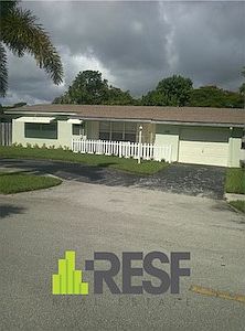 1st image of 605 SE 7th Ave