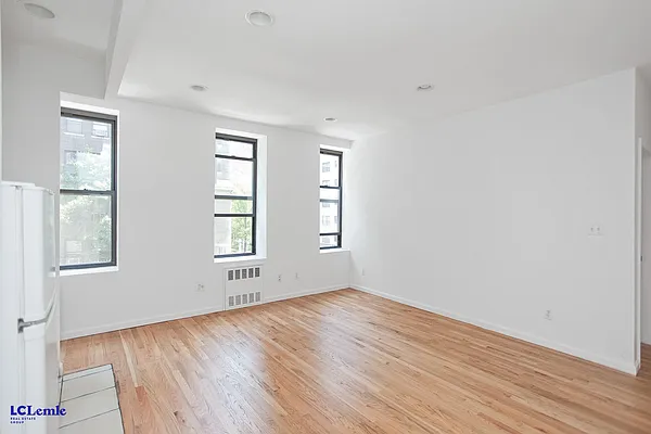Rented by LC Lemle Real Estate Group | media 20