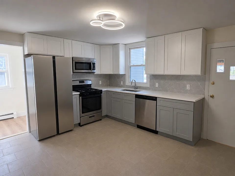 109 Ralph St #1L