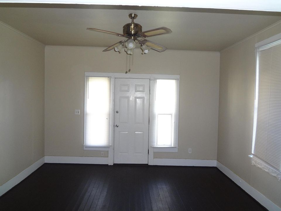 2nd image of 221 E Tonhawa St