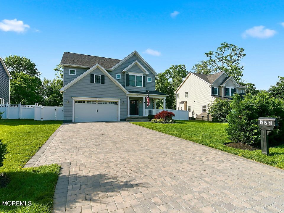 1st image of 223 Tinton Avenue
