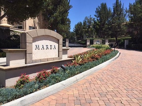Cobble Stone Driveway Entrance