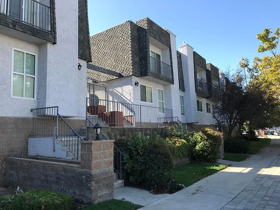 Barclay Square Apts LLC (9840)