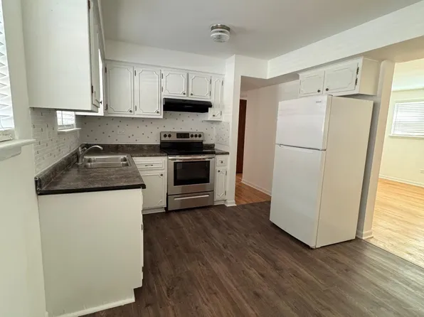 9464 Maple Dr APT 1B, Des Plaines, IL 60018