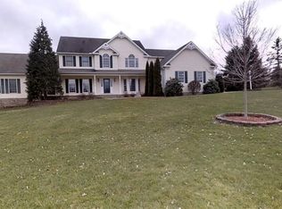 12055 Marydale Dr, Chagrin Falls, OH