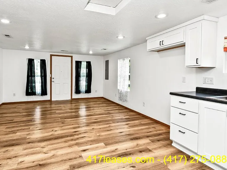 2518 N Weller Ave — Photo 14